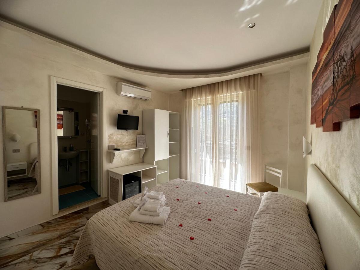 トロペーア Narcisse Bed & Breakfast エクステリア 写真